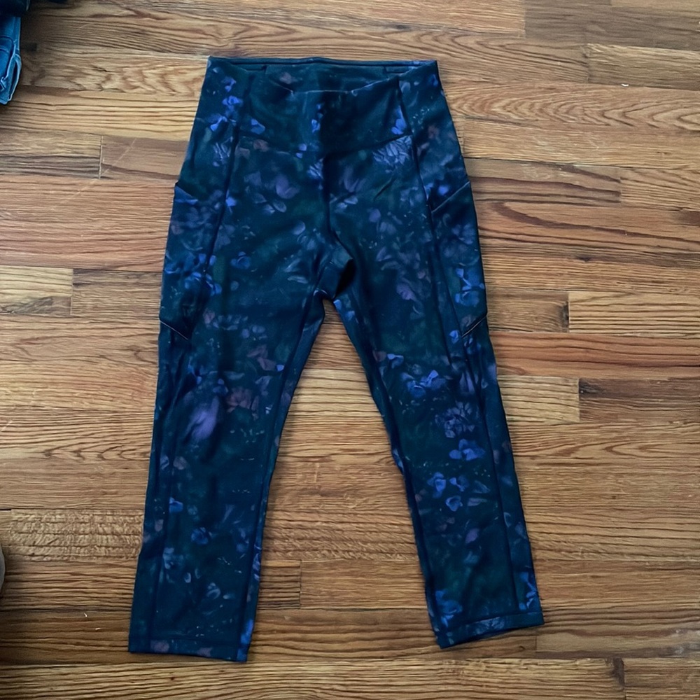 Almost new speed up leggings, great for running or CrossFit.